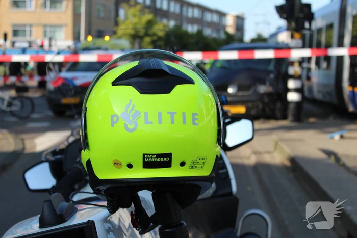 Bestelbus en tram beschadigd bij ongeval