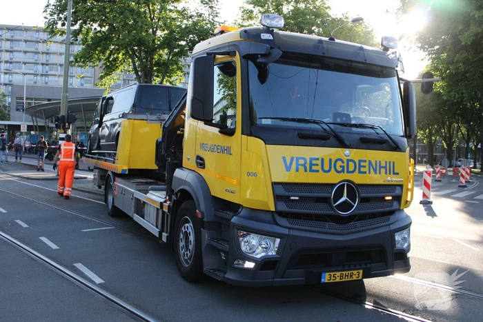 Bestelbus en tram beschadigd bij ongeval