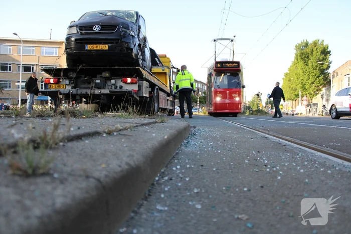 Bestelbus en tram beschadigd bij ongeval
