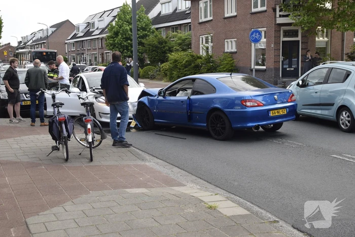 Veel schade bij frontale botsing