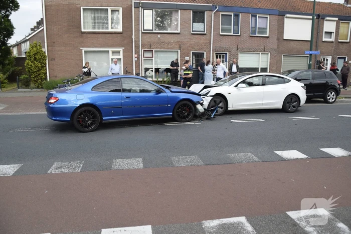 Veel schade bij frontale botsing