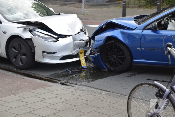 Veel schade bij frontale botsing