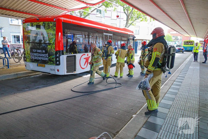 Lijnbus vliegt bijna in brand