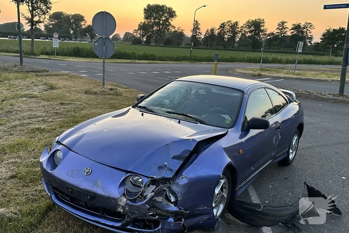 Twee personenauto's beschadigd bij ongeval