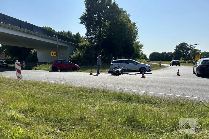 Gewonde en ravage na aanrijding met motor