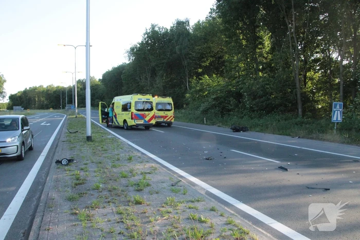 Flink ongeval tussen automobilist en scooterrijder