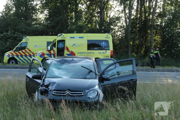 Flink ongeval tussen automobilist en scooterrijder