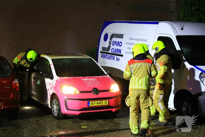 Auto zwaar beschadigd door brand, politie gaat uit van brandstichting