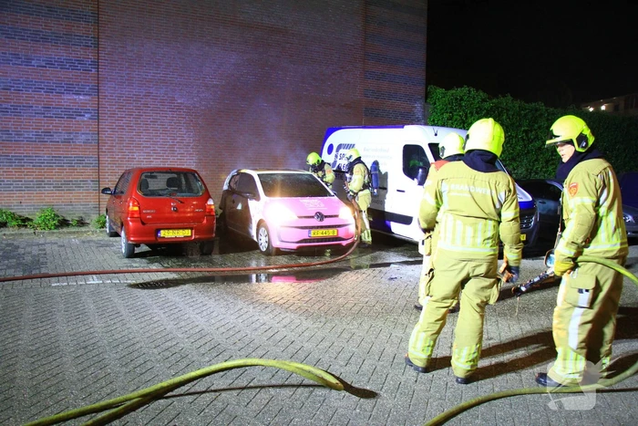 Auto zwaar beschadigd door brand, politie gaat uit van brandstichting