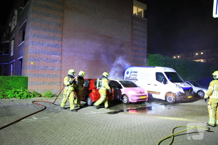 Auto zwaar beschadigd door brand, politie gaat uit van brandstichting