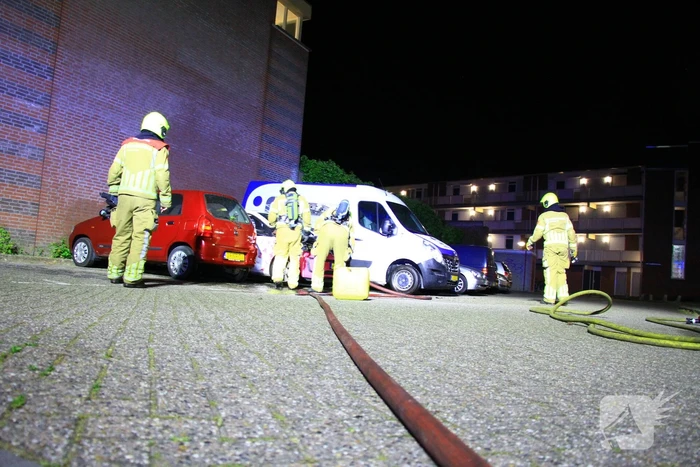 Auto zwaar beschadigd door brand, politie gaat uit van brandstichting