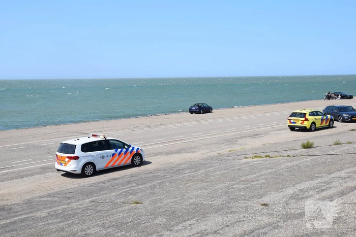 Fietser en automobilist in botsing