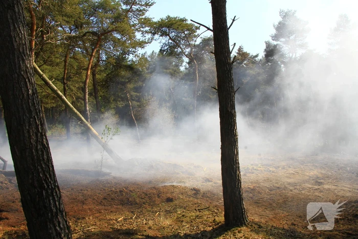 Wederom natuurbrand, brandweer rijdt zich vast