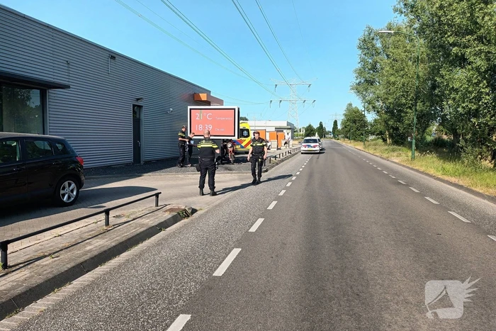 Automobilist en crossmotor botsen