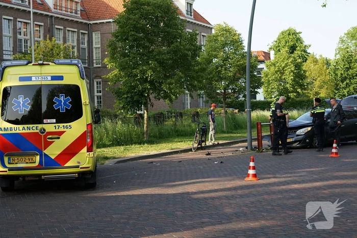 Automobilist ramt hek