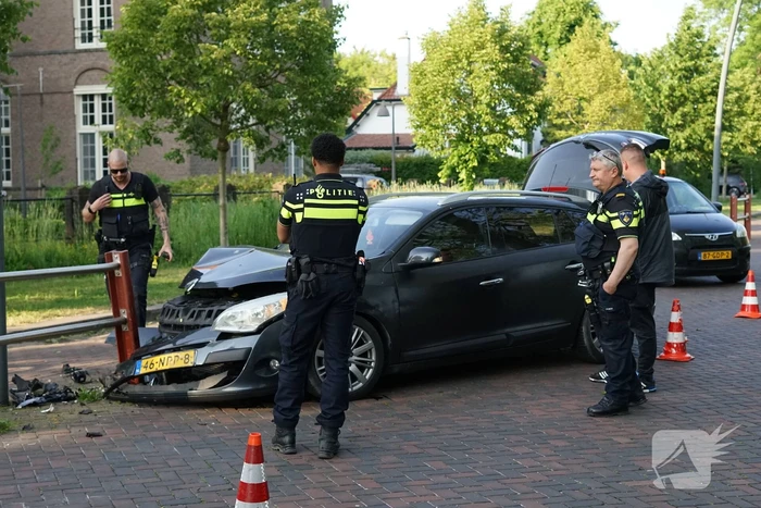 Automobilist ramt hek
