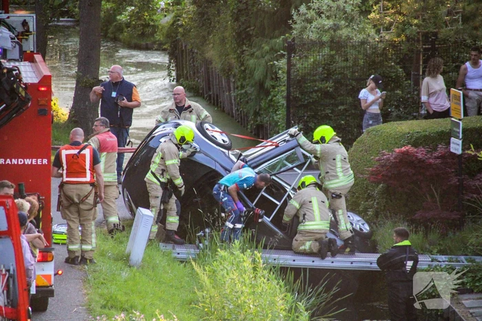 Auto belandt in sloot bij eenzijdig ongeval