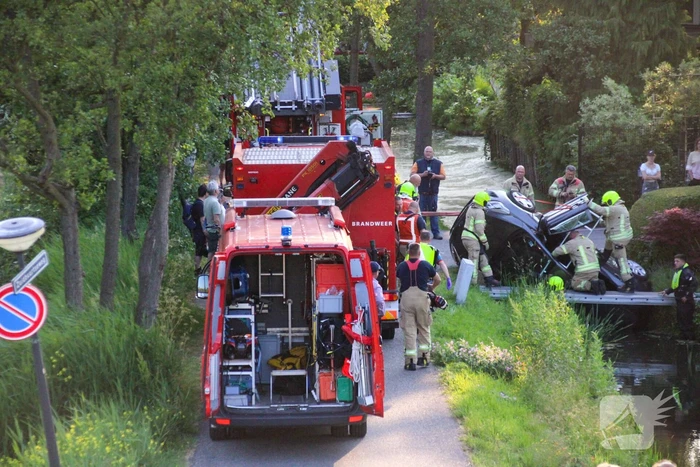 Auto belandt in sloot bij eenzijdig ongeval