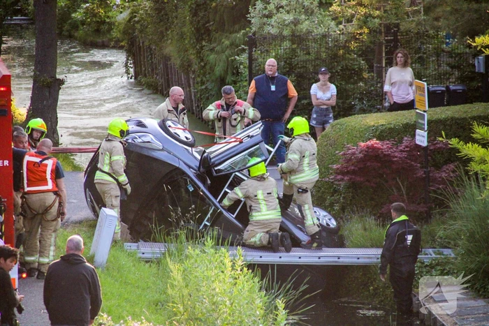 Auto belandt in sloot bij eenzijdig ongeval