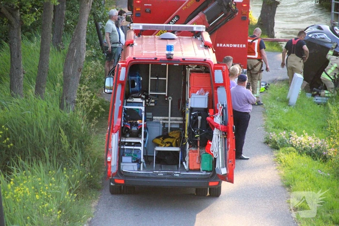 Auto belandt in sloot bij eenzijdig ongeval