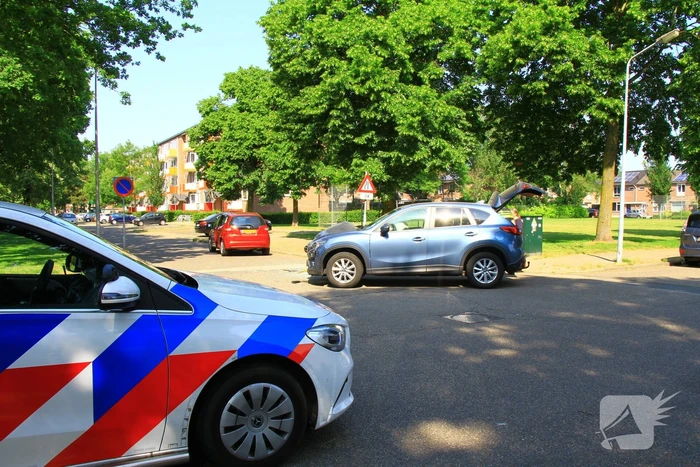 Auto knalt in portier van medeweggebruiker