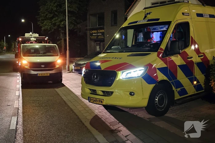Gewonde persoon aangetroffen bij buitendeur