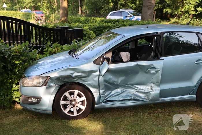 Veel schade bij frontale aanrijding