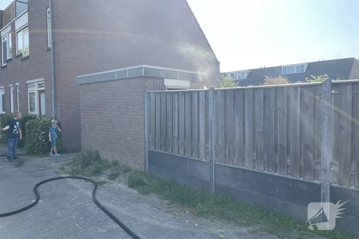Brand in schuur snel onder controle