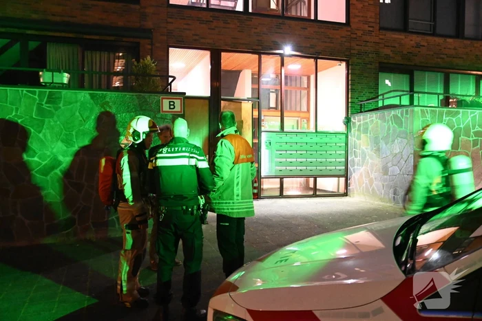 Scooterrijders slaan op de vlucht na explosie bij flat