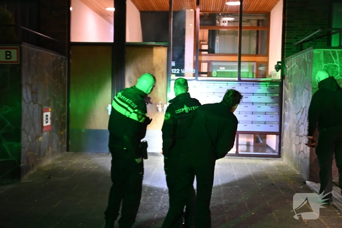 Scooterrijders slaan op de vlucht na explosie bij flat