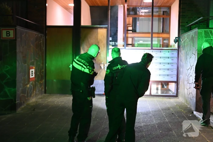 Scooterrijders slaan op de vlucht na explosie bij flat