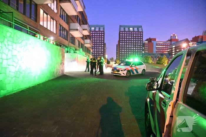 Scooterrijders slaan op de vlucht na explosie bij flat