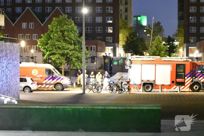 Scooterrijders slaan op de vlucht na explosie bij flat
