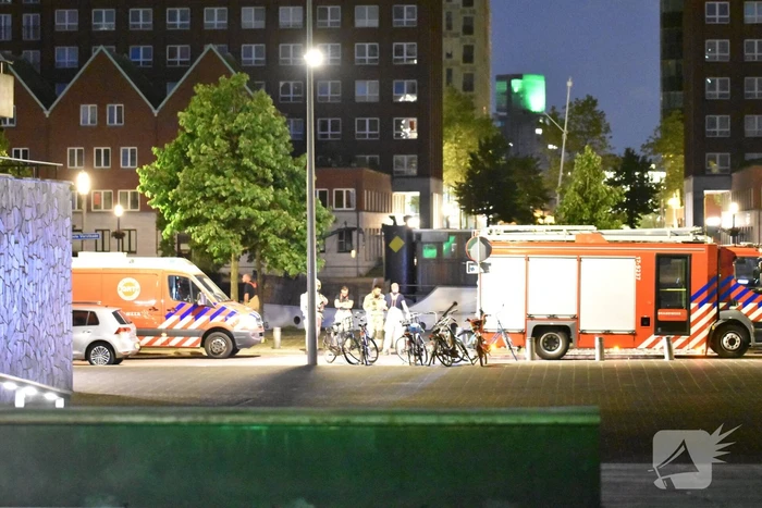 Scooterrijders slaan op de vlucht na explosie bij flat
