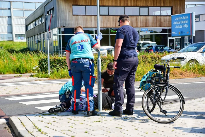 Omstanders bieden eerste hulp na fietsongeval