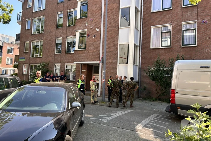 Politie onderzoekt mogelijk explosief in woning