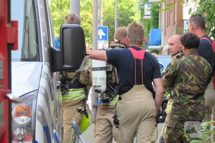 Politie onderzoekt mogelijk explosief in woning