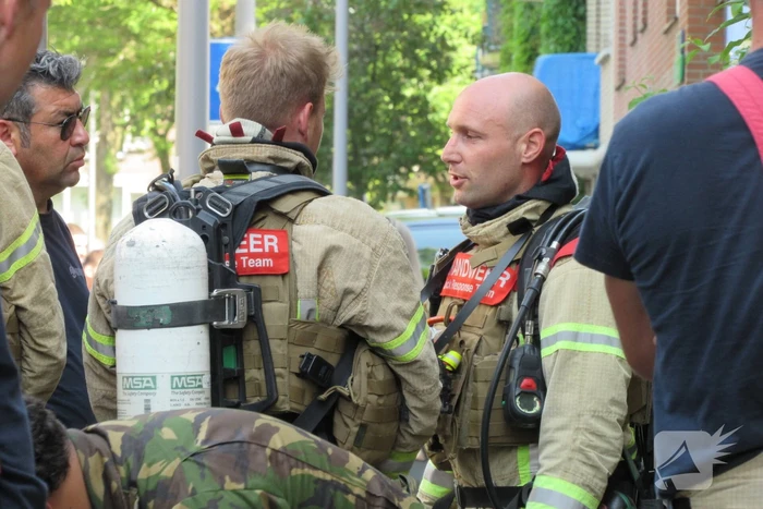 Politie onderzoekt mogelijk explosief in woning