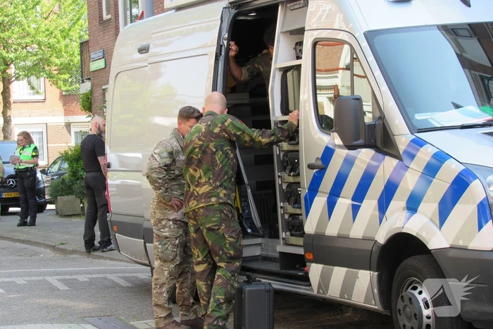 Politie onderzoekt mogelijk explosief in woning