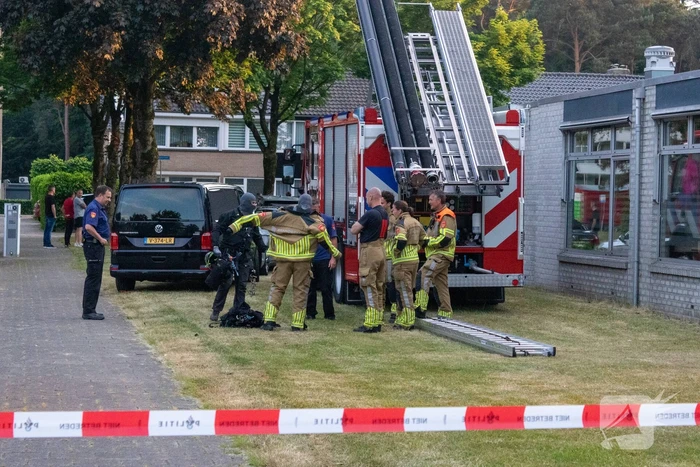 Arrestatieteam ingezet voor persoon op dak van gebouw