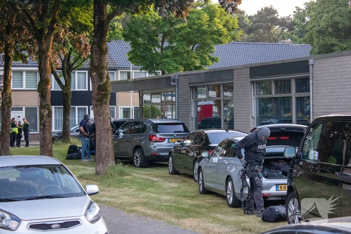 Arrestatieteam ingezet voor persoon op dak van gebouw