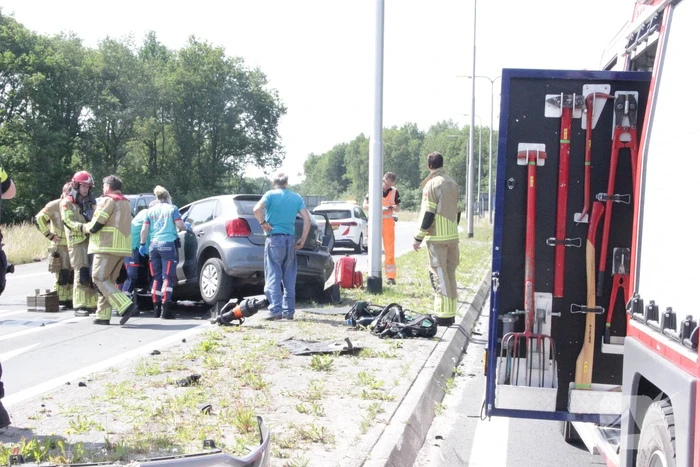 Flinke schade na hevige botsing tussen twee auto's