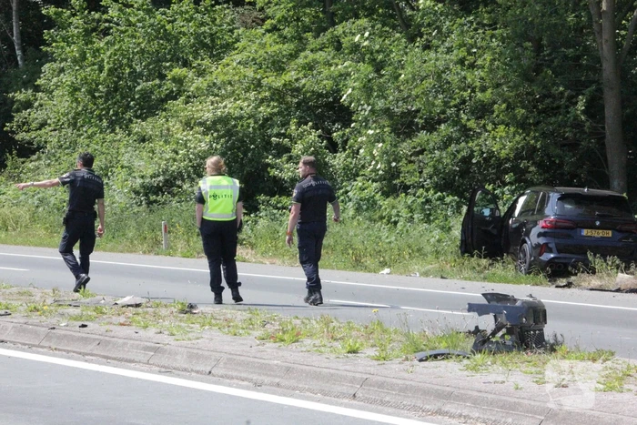 Flinke schade na hevige botsing tussen twee auto's