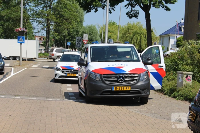 Politie doet inval in woning na vluchtende verdachte
