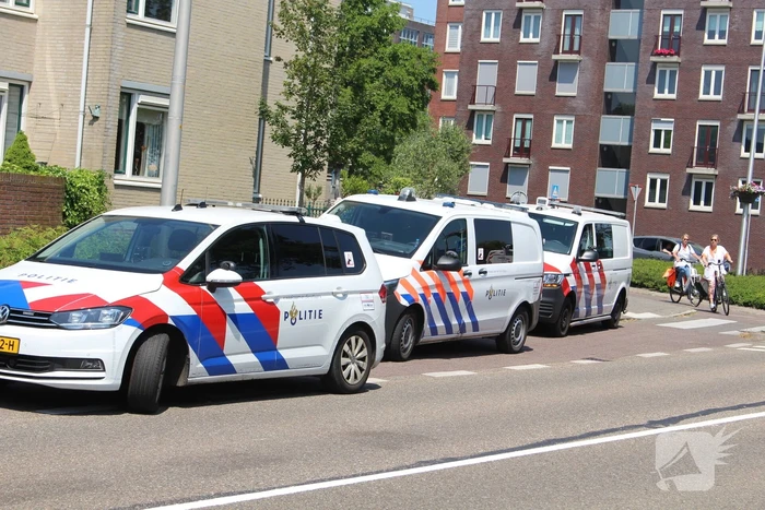 Politie doet inval in woning na vluchtende verdachte