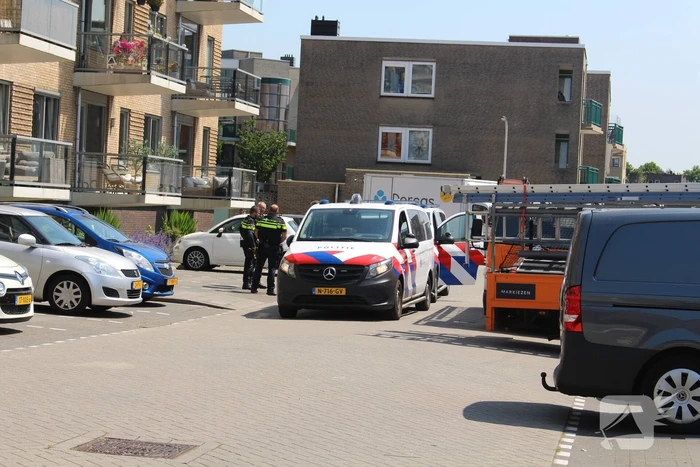 Politie doet inval in woning na vluchtende verdachte
