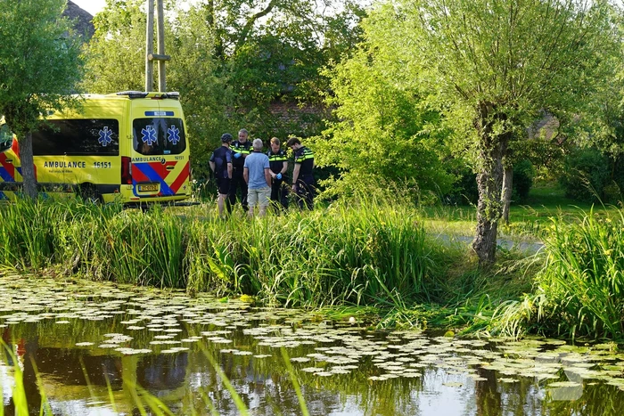 Wielrenner raakt te water