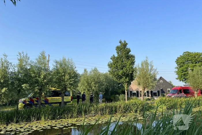 Wielrenner raakt te water