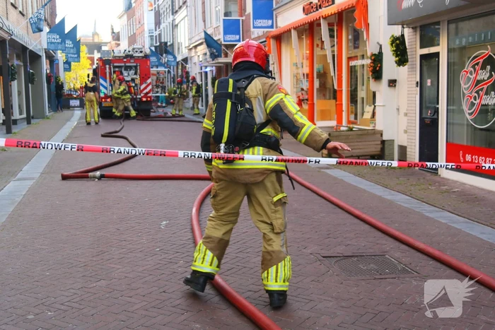 Veel brandweerinzet bij woningbrand