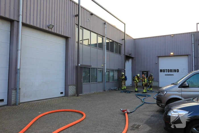 Uitslaande brand in bedrijfsloods